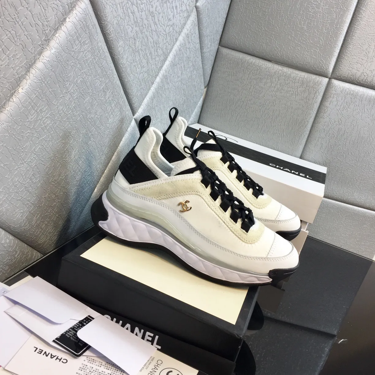 👟👟Ex-factory price 480👟👟 Women's shoes, women's clothing, sizes: 35-45 in stock, welcome to see the board for tasting details. Chanel Chanel Couple Style Xiaoxiang Casual Sports Shoes Dad Shoes Couple Style Counter original version 1:1, each color is accurately matched and internally marked. Black and gold logo. Fabric: Silk cowhide/Imported sheep tendon Outsole: T👟👟Ex-factory price U outsole/Transparent crystal bottom Comes with flip-top magnet box, complete package